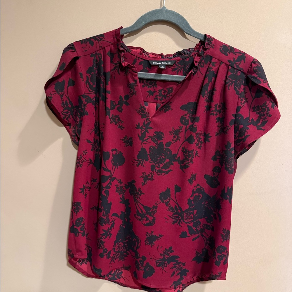 Ladies 41 Hawthorne brand blouse in pristine condition, size petite medium